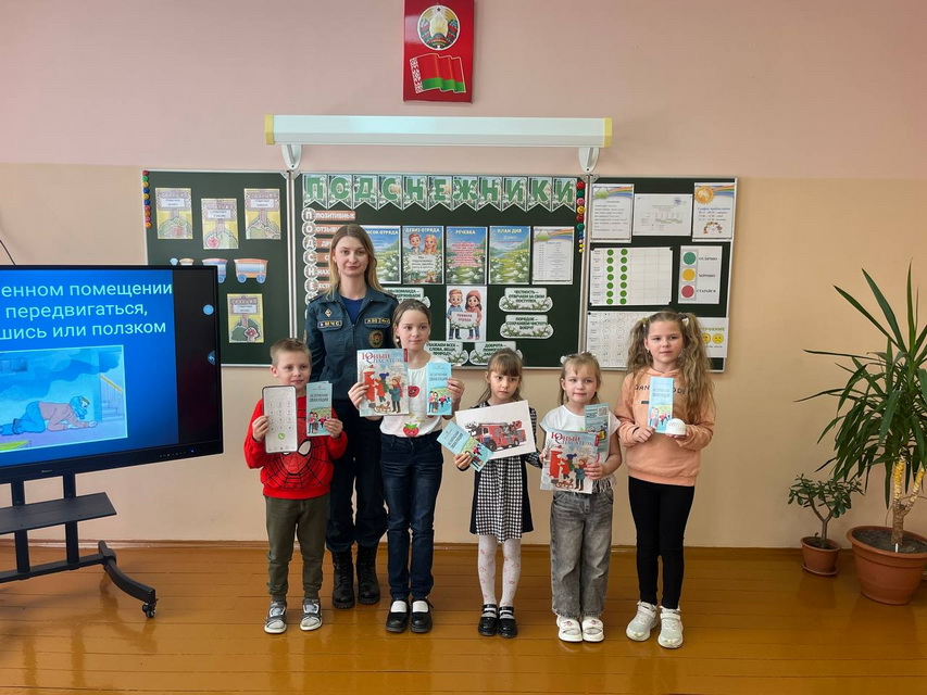Безопасные уроки: берестовицкие спасатели навестили школьников