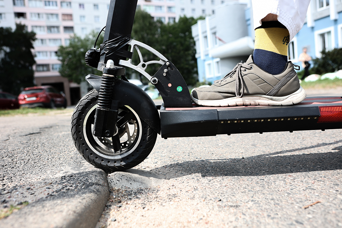 Позаботьтесь заранее. Как оформить вывоз через границу электросамоката, чтобы после возвращения не платить за него?