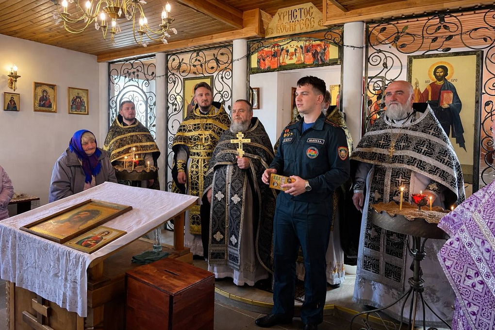 Безопасность в храмах. В преддверии Пасхи берестовицкие спасатели провели профилактические мероприятия