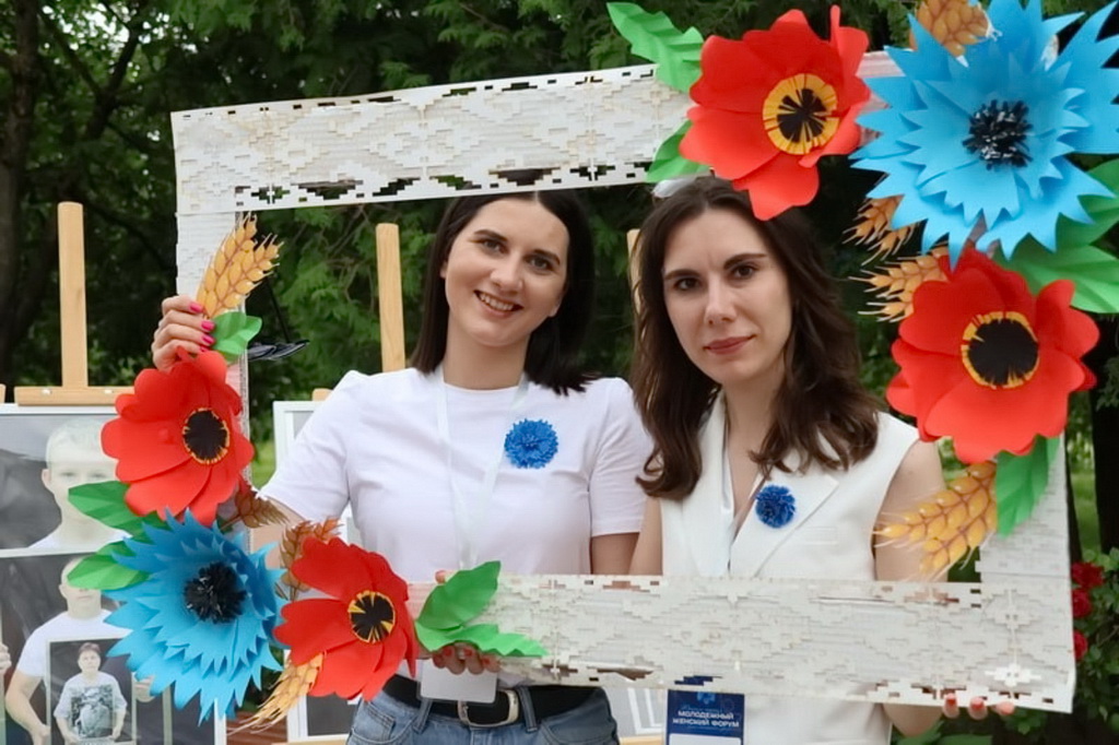 «Женская энергия для большого дела». Берестовичанки приняли участие в молодежном форуме в Новогрудке