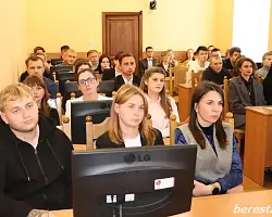  «День народного единства: история и современность». Заседание дискуссионного клуба для работающей молодежи состоялось Большой Берестовице