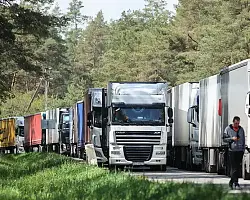 Перед выходными днями около 2000 транспортных средств ожидают въезда в Евросоюз