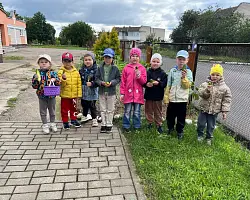 Первый урожай лета собрали олекшицкие дошкольники