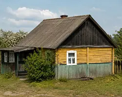 От сноса до продажи за базовую. Как решается судьба заброшенных и ветхих домов? 