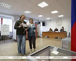 В России проходит основной день выборов в Госдуму, в Беларуси россияне могут проголосовать в 7 городах