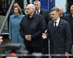 Александр Лукашенко оценил отечественные автобусы и троллейбусы
