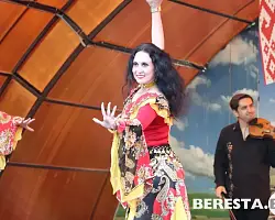 Музыкальный фейерверк из песен и танцев в Большой Берестовице посвятили Дню Независимости
