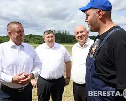 Член Совета Республики Леонид Заяц посетил с рабочим визитом КСУП «Воронецкий»
