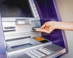 Чужая карта –  не ваша: почему за оплату картой мужа или мамы можно получить штраф