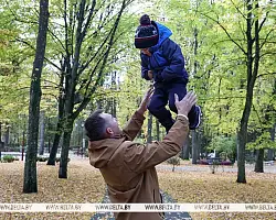 Александр Лукашенко поздравил белорусов с Днем отца