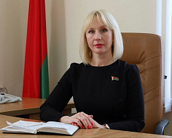 Поздравление члена Постоянной комиссии Совета Республики по экономике, бюджету и финансам  Елены Стальбовской с Днем медицинских работников
