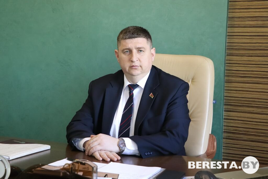 Прямую телефонную линию проведет председатель Берестовицкого районного исполнительного комитета Дмитрий Кадргулов