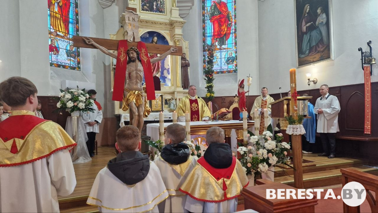 Бераставічане святкуюць Светлае Хрыстова Уваскрасенне  па календары каталіцкай канфесіі