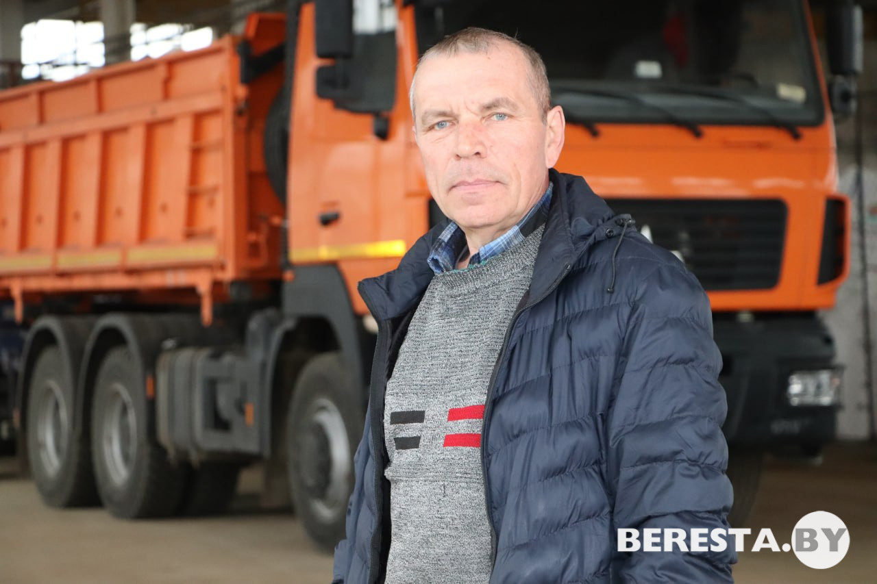 43 года за рулем водитель КПУП «Берестовицкая сельхозтехника» Владимир Циунчик 