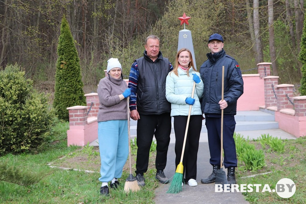 Сотрудники прокуратуры Берестовицкого района благоустроили территорию у памятника Геронтию Цитаишвили