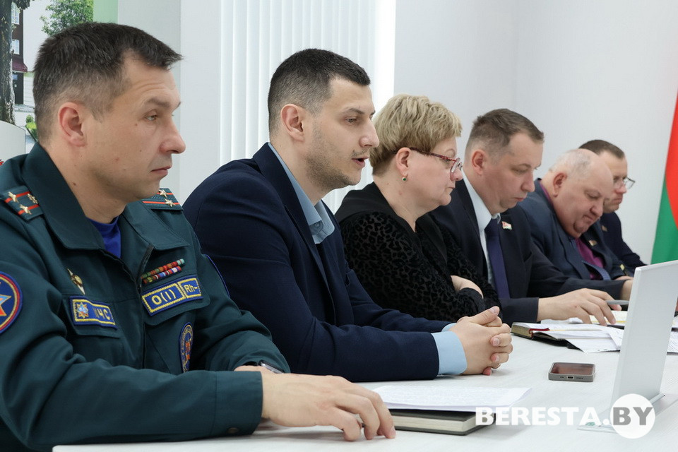 Актуальные вопросы благоустройства и наведения порядка на земле обсудили на совещании у председателя Берестовицкого райисполкома