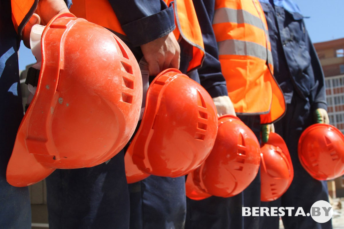 С 1 января для нанимателей в Беларуси, привлекающих иностранную рабочую силу, доступна новая услуга